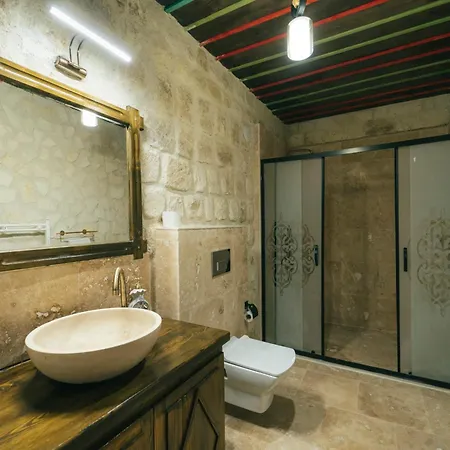 Otel Cappatria Cave House *